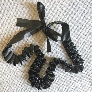 Elegant ribbon necklace